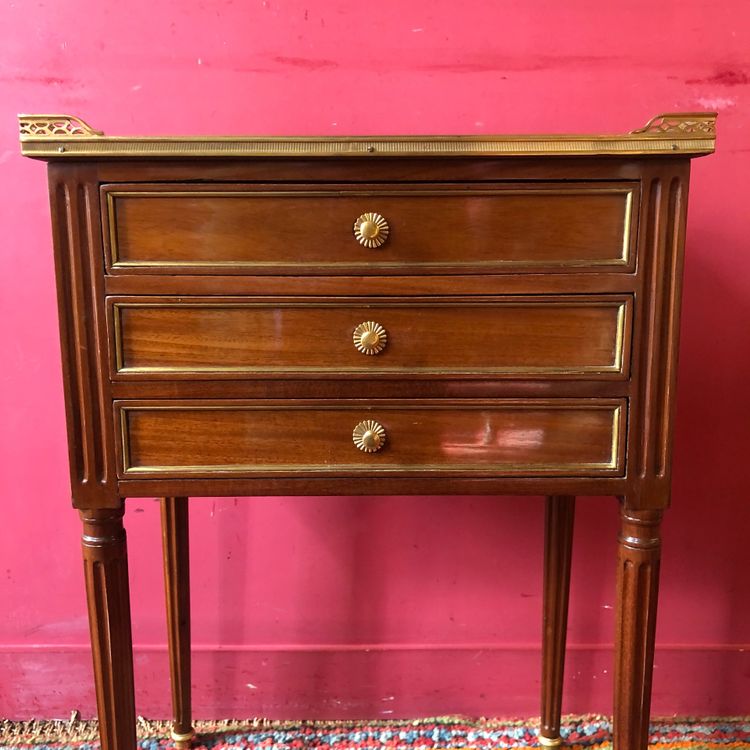 Table de salon estampillée, époque Louis XVI