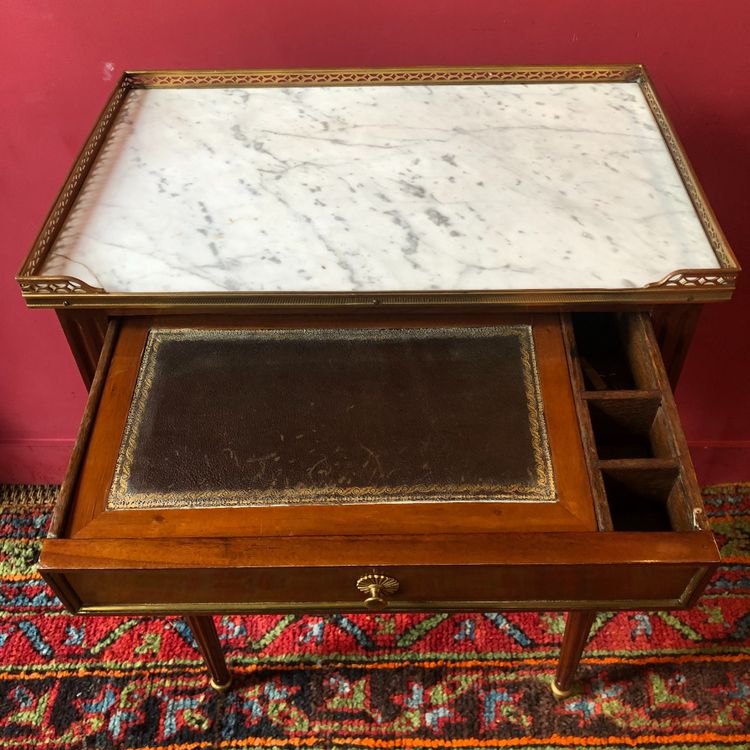 Table de salon estampillée, époque Louis XVI