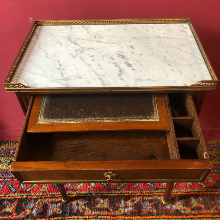 Table de salon estampillée, époque Louis XVI