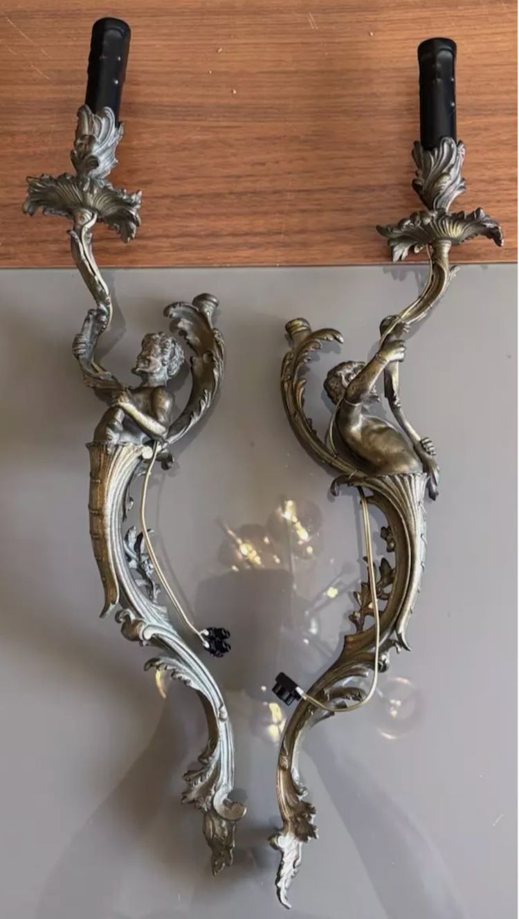 Grandes appliques XIXème en bronze doré ciselé, a décor de faunes/satyres H Total 60cm