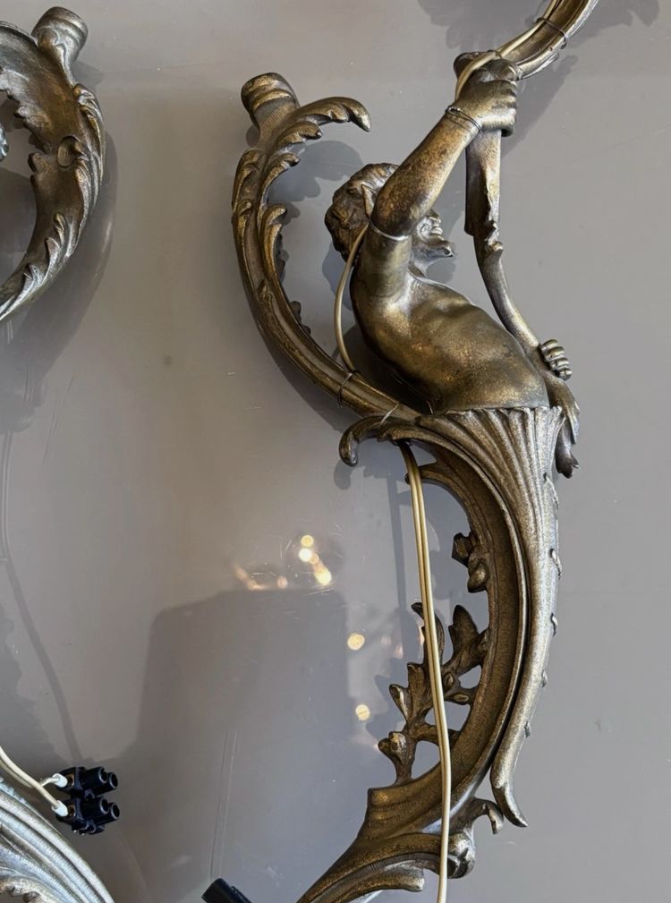 Grandes appliques XIXème en bronze doré ciselé, a décor de faunes/satyres H Total 60cm