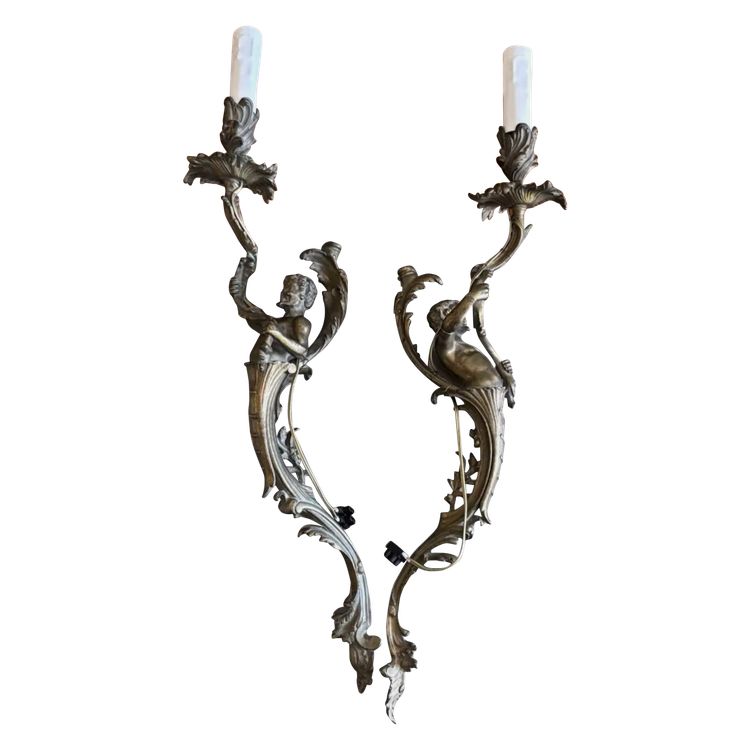Grandes appliques XIXème en bronze doré ciselé, a décor de faunes/satyres H Total 60cm