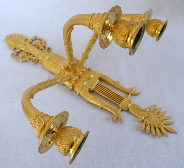 Coppia di appliques in stile impero in bronzo dorato con mercurio, a 3 bracci - attribuite a Claude Galle