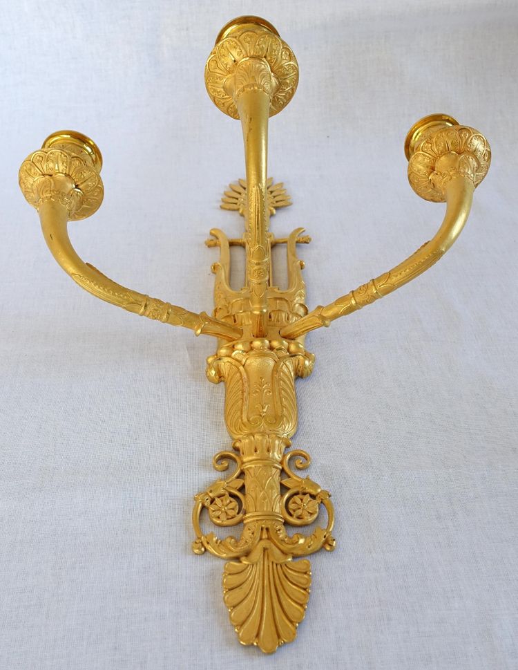 Coppia di appliques in stile impero in bronzo dorato con mercurio, a 3 bracci - attribuite a Claude Galle