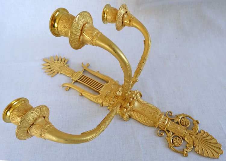 Coppia di appliques in stile impero in bronzo dorato con mercurio, a 3 bracci - attribuite a Claude Galle