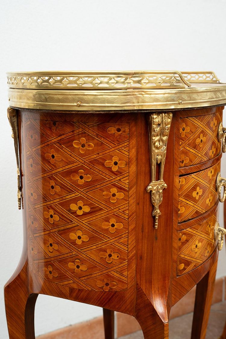 Paire de chevets anciens de forme ovoïde, France, XIXe siècle.