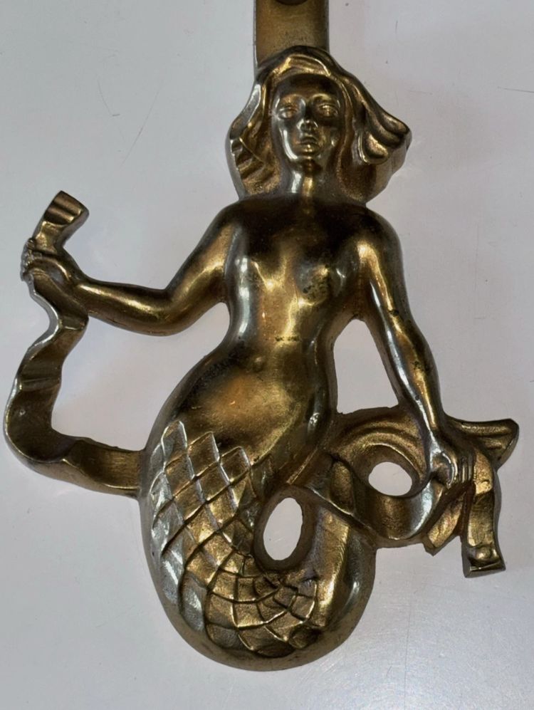 E. Guillemard (1918-1944) Two Art Deco gilded bronze wall lights Signed