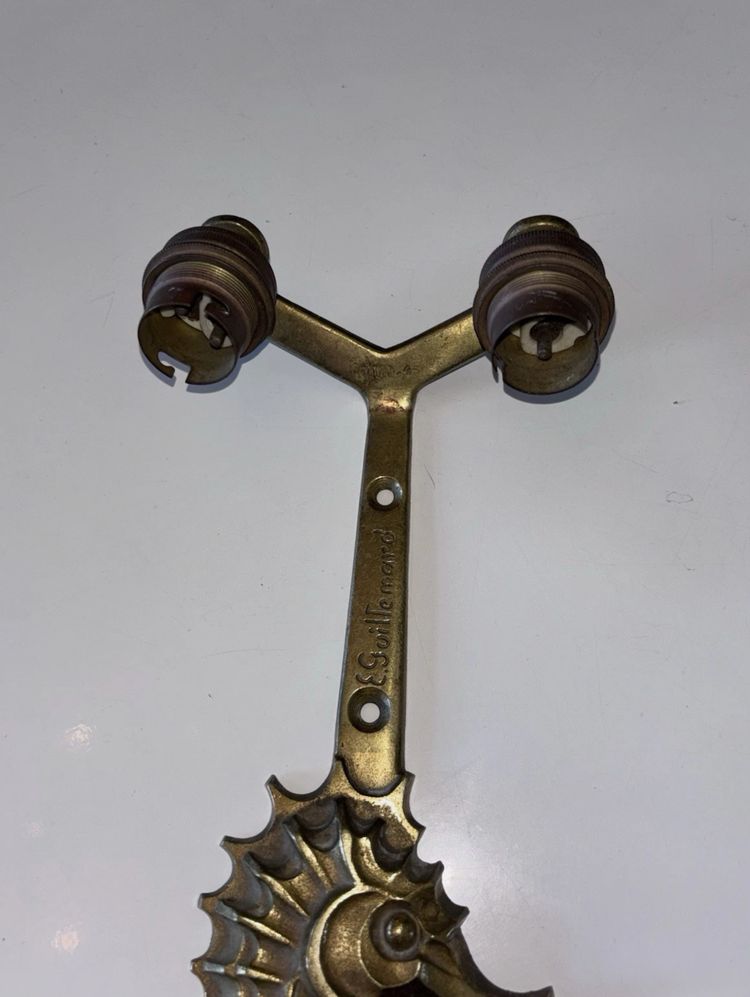 E. Guillemard (1918-1944) Two Art Deco gilded bronze wall lights Signed