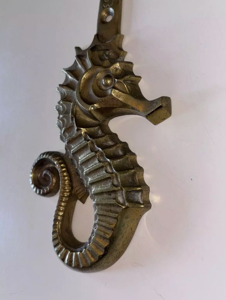 E. Guillemard (1918-1944) Two Art Deco gilded bronze wall lights Signed