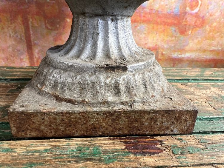 Pair of Medici Vases in Cast Iron, planter - Elegance of the 19th century