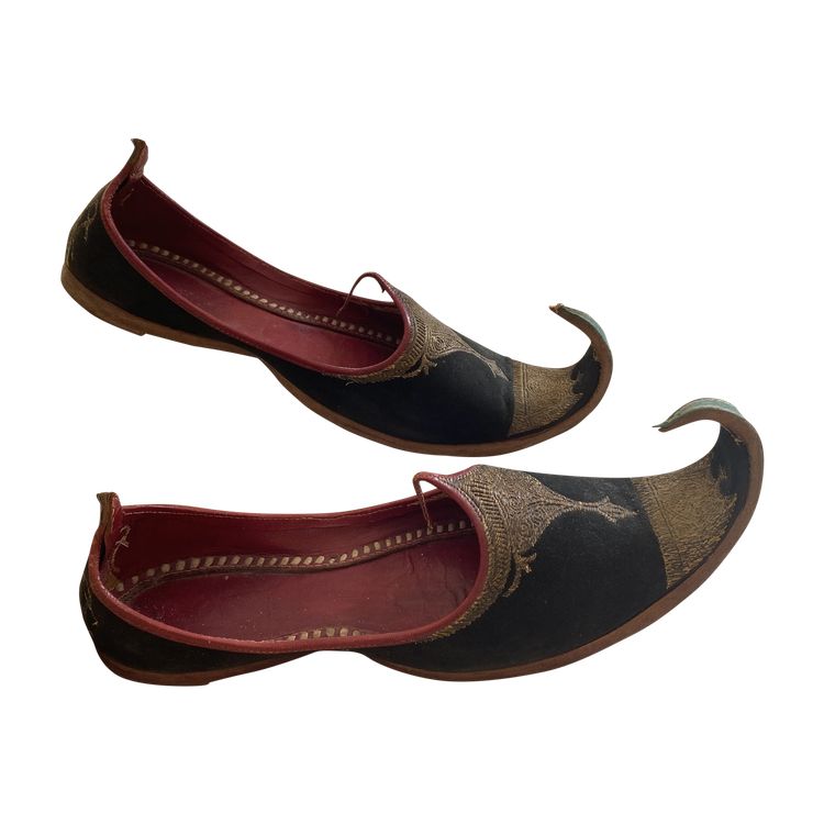 Pair of traditional Ottoman shoes XIX e