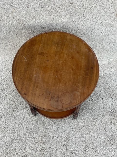 Pedestal table