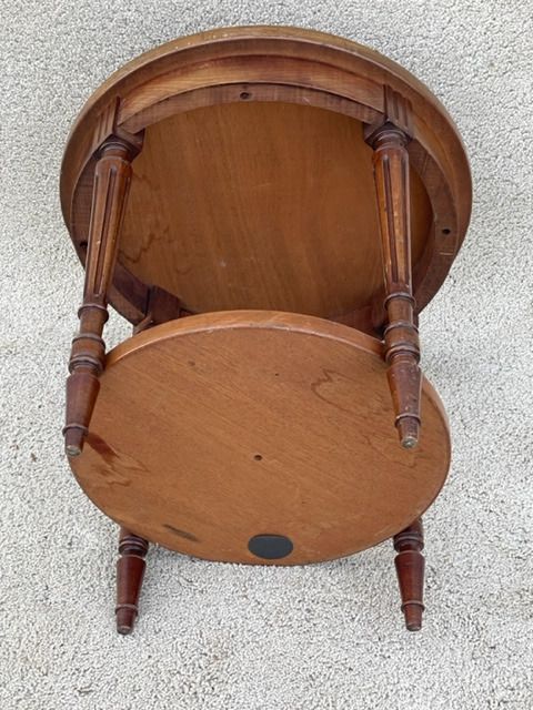 Pedestal table