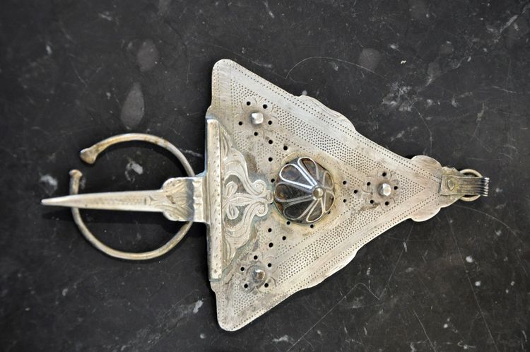 Spille berbere in argento massiccio Marocco XX secolo con inclusione di ambra