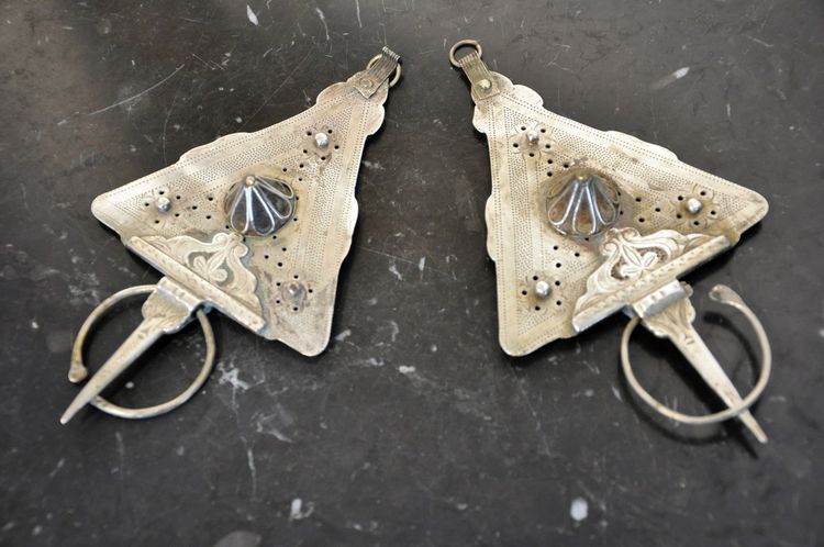 Spille berbere in argento massiccio Marocco XX secolo con inclusione di ambra