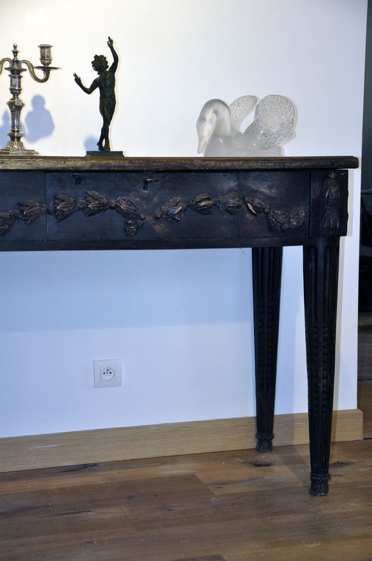 Console Louis XVI provençale .  Noyer  sculpté, Fin XVIIIe Siècle