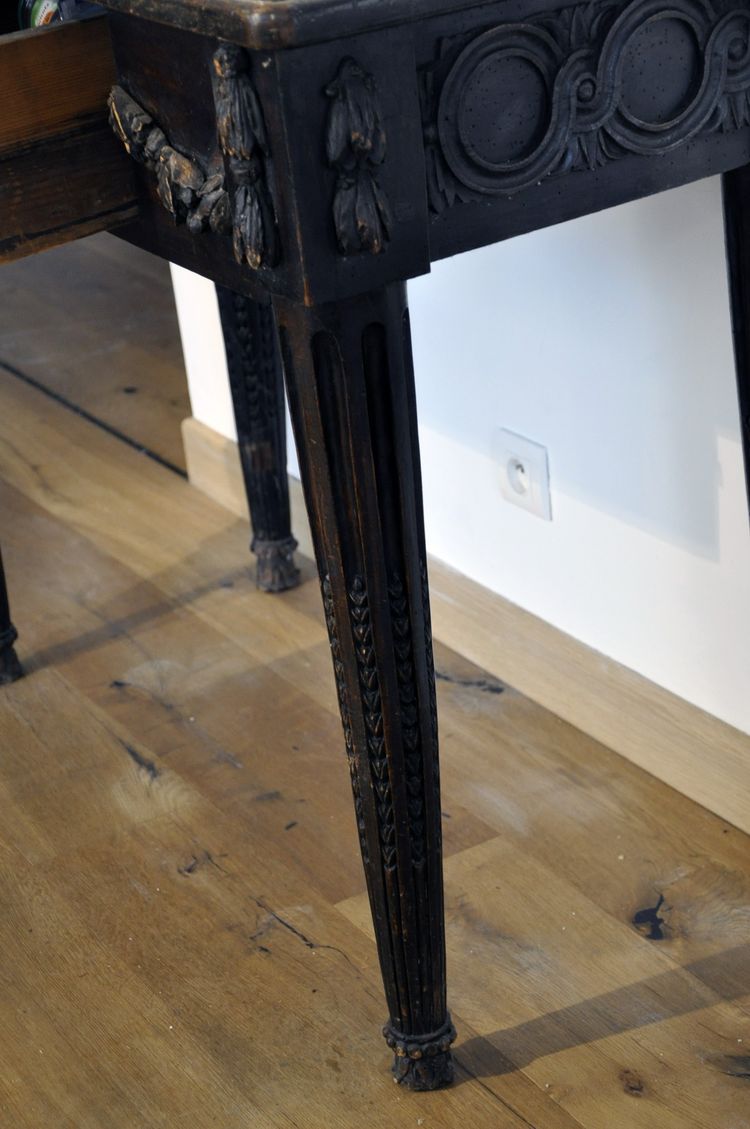 Console Louis XVI provençale .  Noyer  sculpté, Fin XVIIIe Siècle