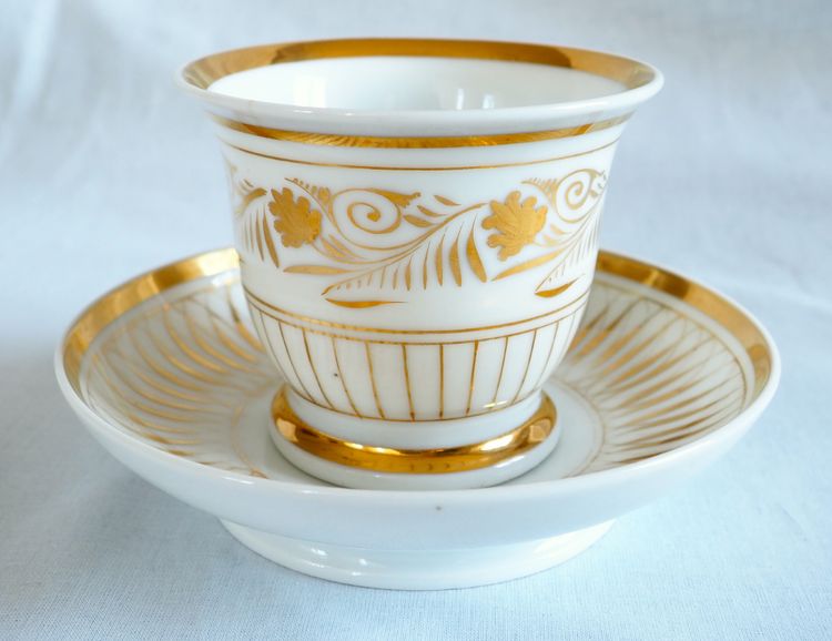 Large breakfast cup in fine gold-gilded Paris porcelain and its vermeil spoon