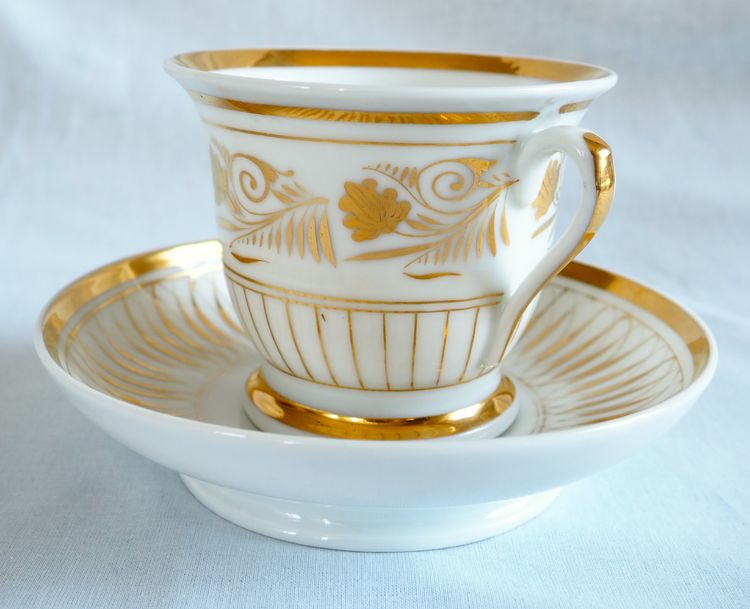 Large breakfast cup in fine gold-gilded Paris porcelain and its vermeil spoon