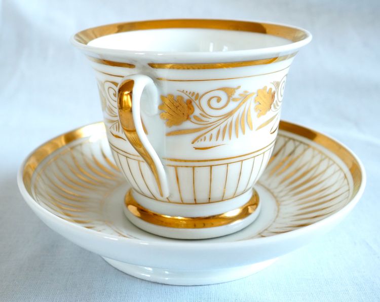Large breakfast cup in fine gold-gilded Paris porcelain and its vermeil spoon