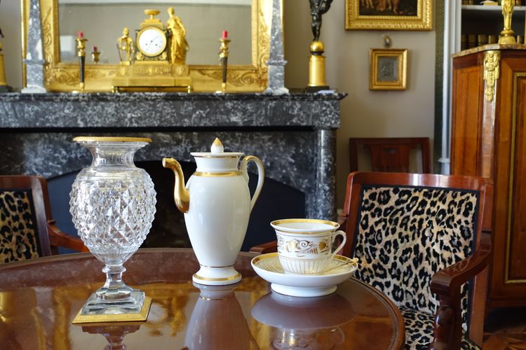Large breakfast cup in fine gold-gilded Paris porcelain and its vermeil spoon