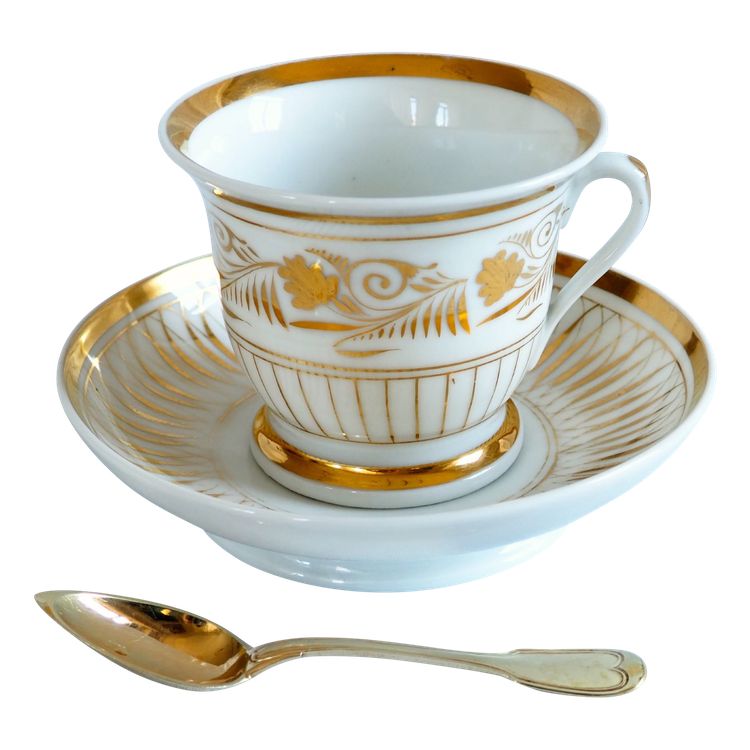 Large breakfast cup in fine gold-gilded Paris porcelain and its vermeil spoon