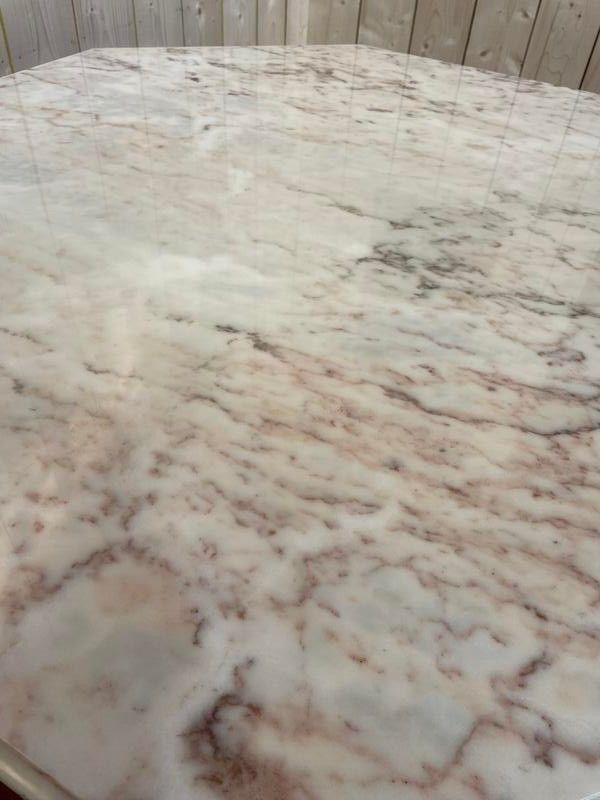 Tavolo ottogonale in marmo e vassoio di piede in legno