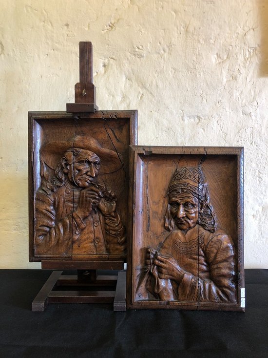 Ein Paar Porträts in Flachrelief geschnitzt. Volkskunst, 19. Jahrhundert