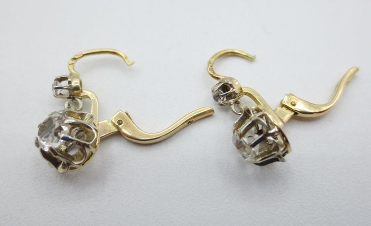 Ohrringe, Saphir, Gold und Silber. 