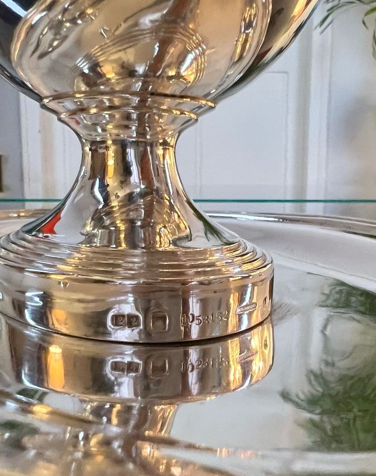 Saucière mit Tablett aus versilbertem Metall - Goldschmied Charles Christofle