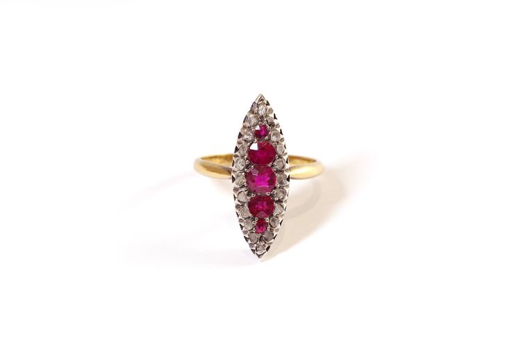 Anello marquise con rubini e diamanti in oro 18k e argento, anello navette antico