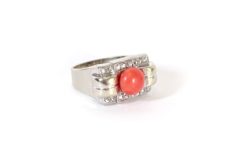 Anello Tank con diamanti corallo in oro 18k e platino, anello Tank, cabochon di corallo, diamanti taglio rosa
