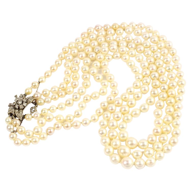 Collana con file di perle coltivate e chiusura in diamanti, chiusura in oro 18k e diamanti
