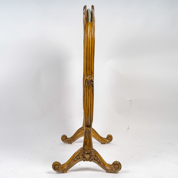 Paravento lionese in noce intagliato, epoca Luigi XV, circa 1740-1750