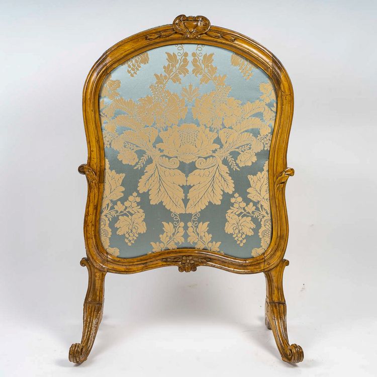 Paravento lionese in noce intagliato, epoca Luigi XV, circa 1740-1750