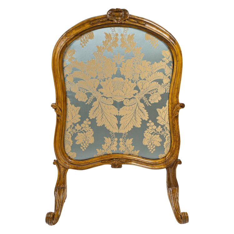 Paravento lionese in noce intagliato, epoca Luigi XV, circa 1740-1750
