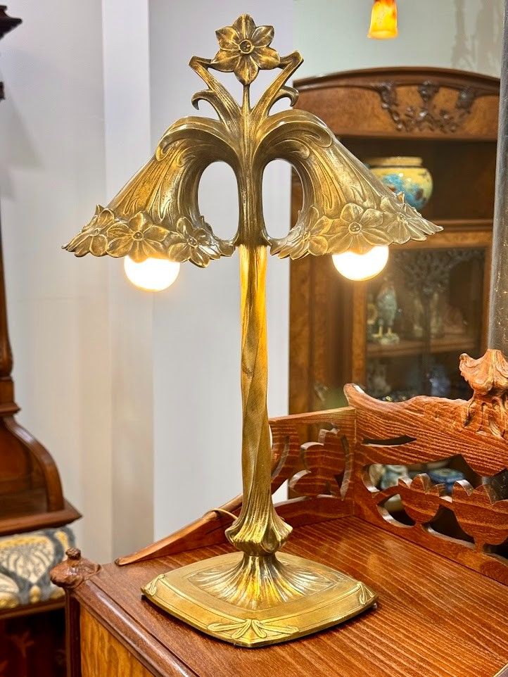 Jules Playing Art Nouveau Double Lamp