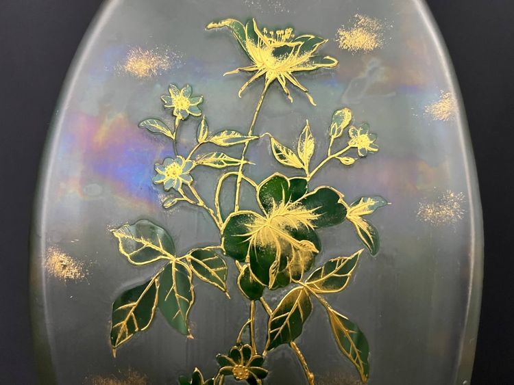 Emaillierte Glasvase mit goldenem Blumendekor – Jugendstil