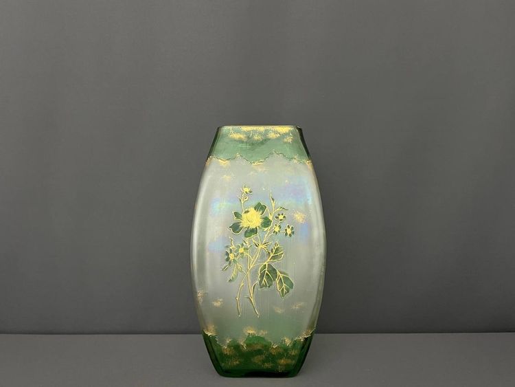 Emaillierte Glasvase mit goldenem Blumendekor – Jugendstil