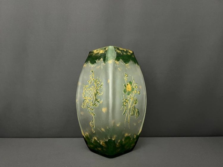 Emaillierte Glasvase mit goldenem Blumendekor – Jugendstil