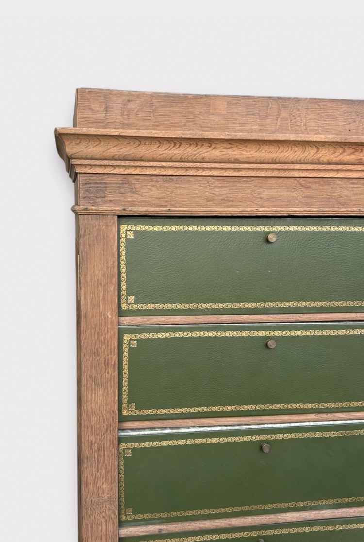 Grande mobile notarile in rovere sabbiato, fine XIX secolo 