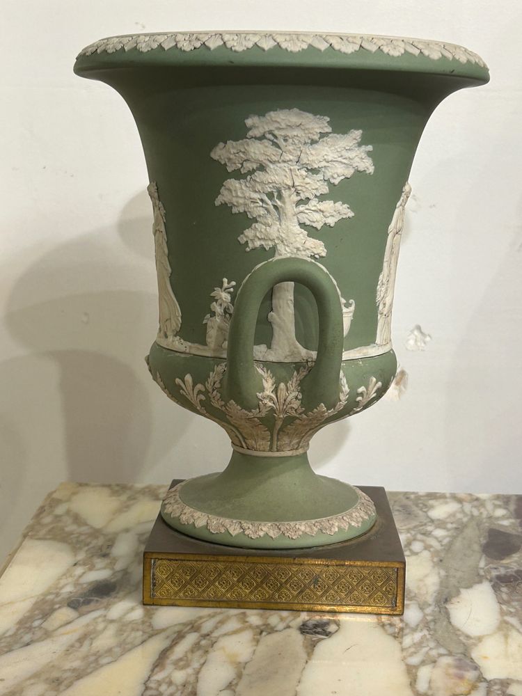 Vase Médicis En Porcelaine De Wedgwood Socle En Bronze Doré D’époque Début XIXéme Siècle 