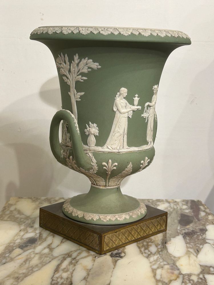 Vase Médicis En Porcelaine De Wedgwood Socle En Bronze Doré D’époque Début XIXéme Siècle 