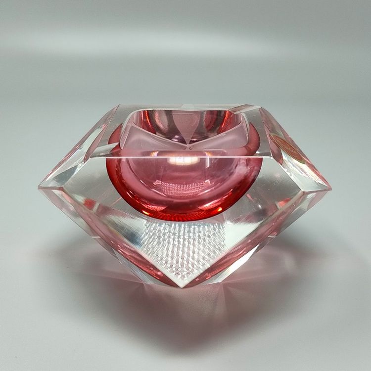 Magnifique cendrier ou vide-poche rose des années 1960, par Flavio Poli pour Seguso. Fabriqué en Italie.