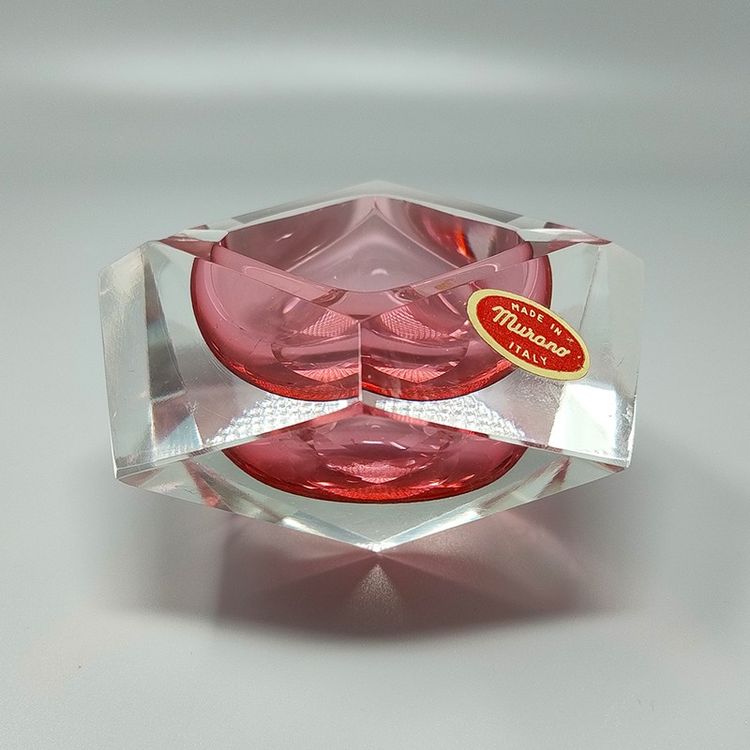 Magnifique cendrier ou vide-poche rose des années 1960, par Flavio Poli pour Seguso. Fabriqué en Italie.
