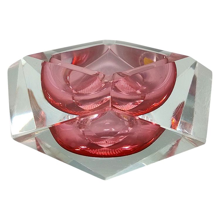 Magnifique cendrier ou vide-poche rose des années 1960, par Flavio Poli pour Seguso. Fabriqué en Italie.