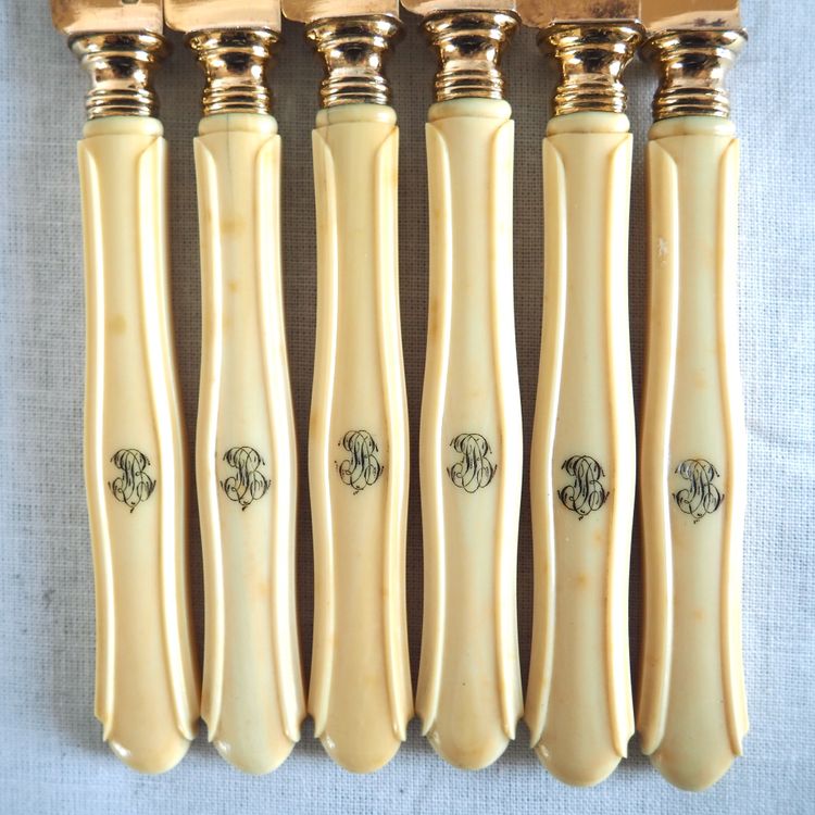 6 coltelli da frutta del periodo Napoleone III, lama in argento dorato, manico in avorio - marchio Minerva