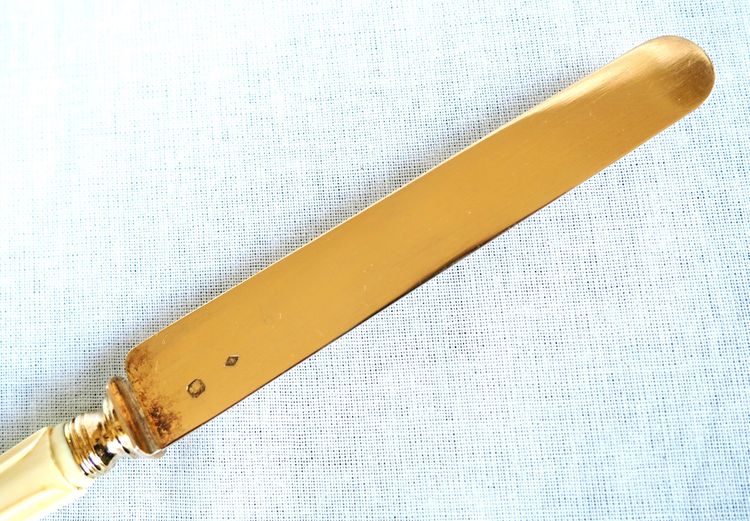 6 coltelli da frutta del periodo Napoleone III, lama in argento dorato, manico in avorio - marchio Minerva