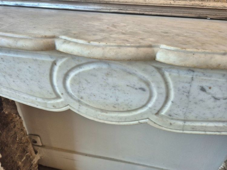Cheminée Pompadour blanche