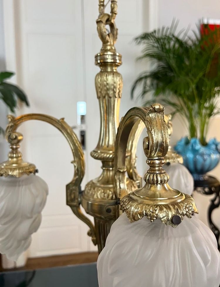 Lustre En Bronze Inspiration Louis XVI - Globes Verre Dépoli - Fin XIXe Début XXe Siècle